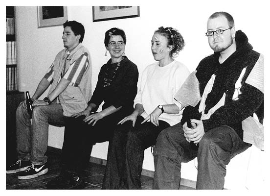 Auf einer L&auml;nderparty. Irgendwer. Lisbeth, Anne Z. und Herr Gubatz als Lappland. 2000.