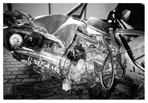 "Ich glaub nicht, da&szlig; sie die noch brauchen" sprach der Polizist und warf mir die Autoschl&uuml;ssel aufs Krankenhausbett.