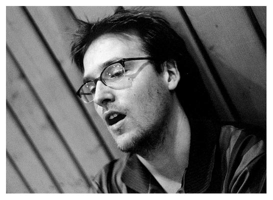 Au&szlig;er Puste. Benni beim Sonntagskickern. 2001.