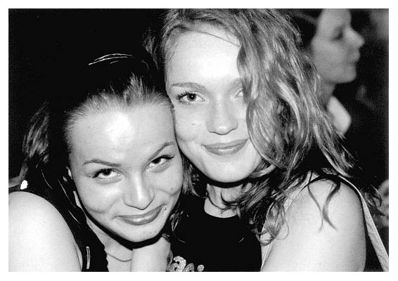 Claudia & Gretchen hatten mehr Spa&szlig; als wir. 2002.