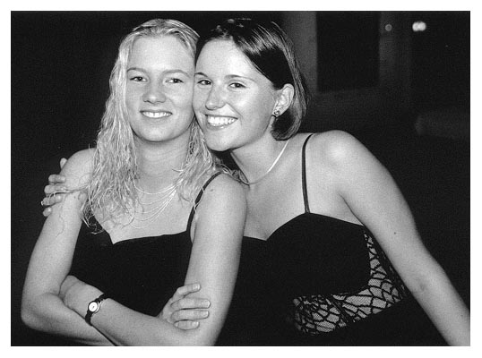 Finja & Carina. 2000.