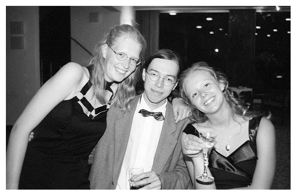 Vertrauen sie unserem jungen dynamischen Team: Inga, Thomas, Martina. 1996.