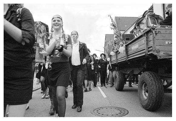 Brav an der Linie wartend: Das FG. 2002.