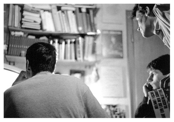 Niels bastelt, Benni wacht und Thomas G. wirft mal einen Blick rauf, bevor anf&auml;ngt in diversen Bl&auml;ttchen sich zu bilden.