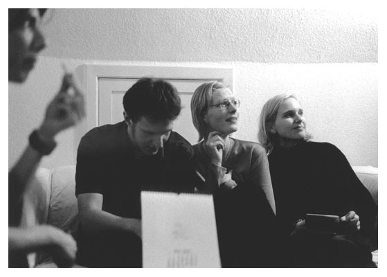 Weihnachten 2000: Neben dem knuspernden Roland ("Es gibt nur einen Roland Krieger"): Herwig, Inga, Nina.