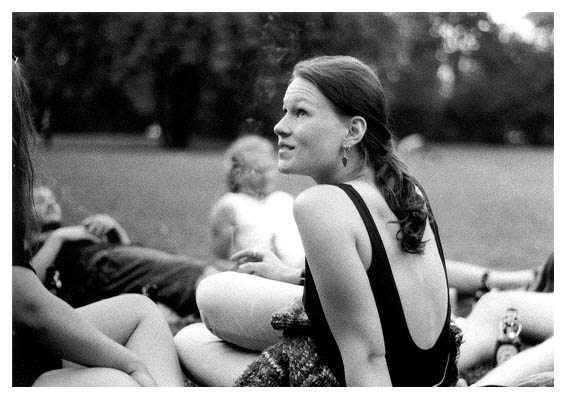 Kirsten im Schlo&szlig;park. 1995.