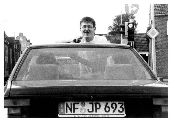 Tobi feiert das tollk&uuml;hne Man&ouml;ver. 2001.