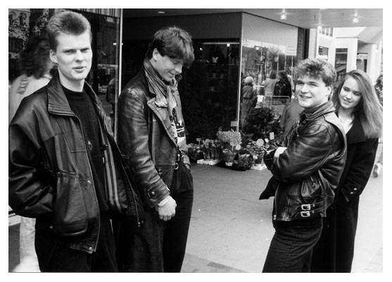 Der K&auml;ptn, Sven C., Larsen und eine lederlose Momke. 1992.