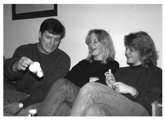 Frank-der-Kommissar-Carstens, Linda Carstensen und Astrid Kolk auf Party IV. 1989.