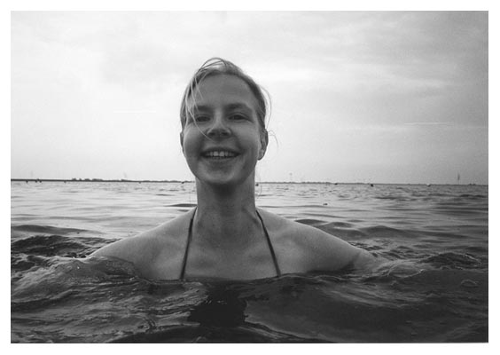 Sommer 2000. Nicht unbedingt warm, aber jeder sturmflutfreie Tag wird zum Schwimmen benutzt.