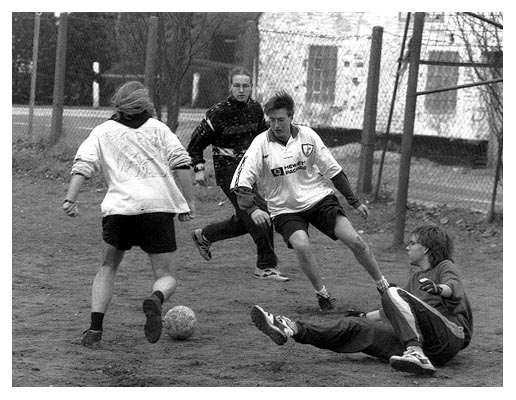 Timo (der Erfinder des Namens ROK) ist schon geschlagen, Florian wirft sich noch einmal in den Kampf gegen Jens. Marcus beobachtet.