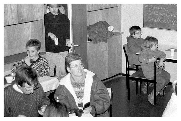 Singt und schwingt das Bein. 1987.