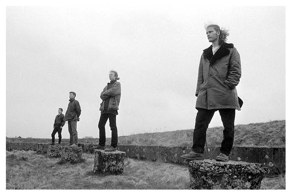 K&auml;pt&acute;n, Totti, Han, Arne. 1998. Auf Steinen.