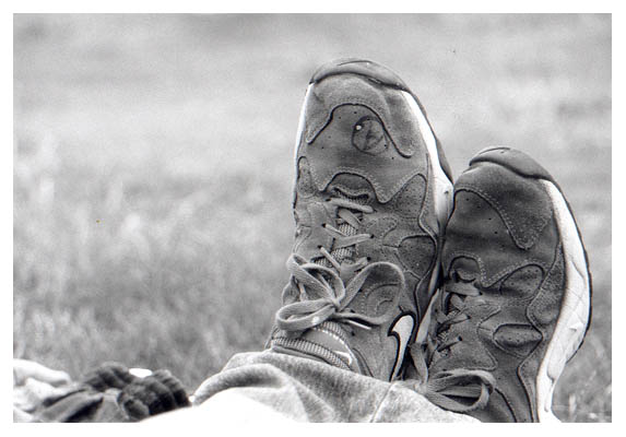 Florians Turnschuhe am Dockkoog. 2002.