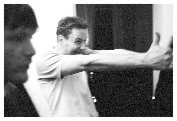 Nochmal in Remcos Geburtstagsflur: Arne und Frank. 2003.