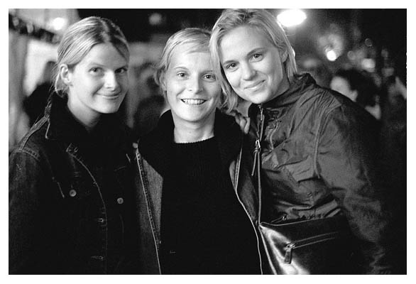 Anne Ha, Melli Pe, Hanne Je auf den Hafentagen 2002.