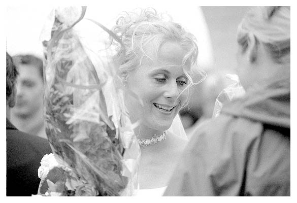 Die Braut. Der Bräutigam ist gleich zu sehen. 2003.