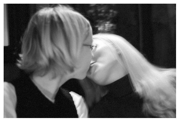 Maren und Gyde. In der Blockh&uuml;tte. 2003.