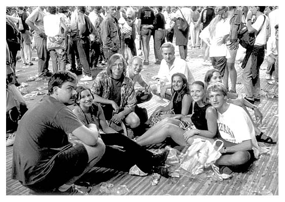 Nach dem Konzert: Oke, Ina, Thomas, Christoph, Gunter, Vera, Christiane, Marie, Jan F. Fotografiert von Sascha. In Berlin.