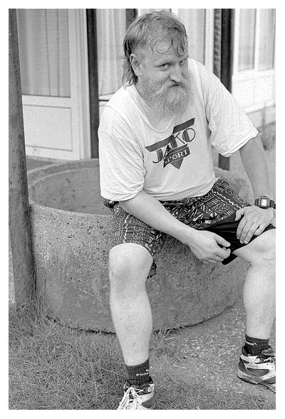 Dietmar in der Pause des Sonntagskickerns. 2000.