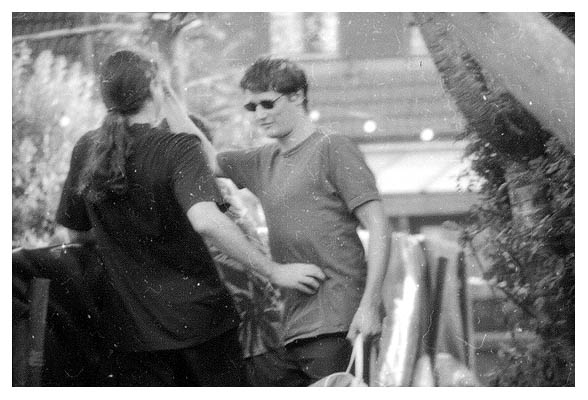 Sven C. im Duell mit Tamara. 2002.