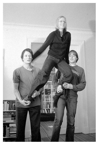 Xter Versuch beim Timos Party: Tamara, Inga, Florian. 2003.