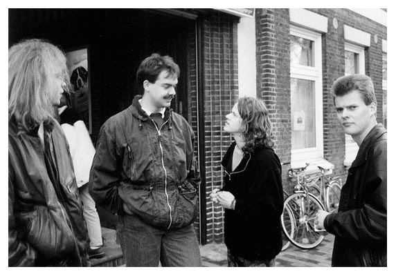 Warten auf die Komplettierung. Bernd. Oke. Sascha,. Der K&auml;pt&acute;n. Wenn wir Tobi schon gekannt h&auml;tten, h&auml;tte er da gefehlt. 1992.