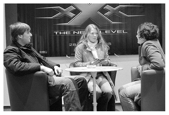 Robert, Jana und Nicole werden von Franzi und Thomas beobachtet. Die anderen sind gerade auf dem Klo. 2005.