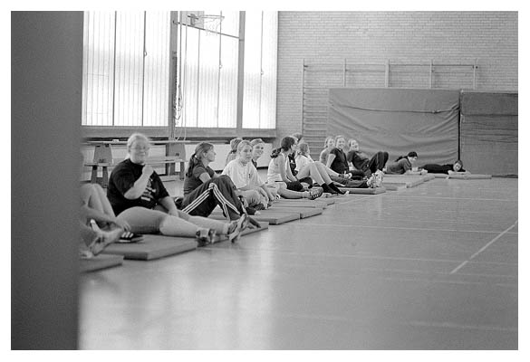 Ein gem&uuml;tlicher Nachmittag in der kleinen Halle der TSS. 2004.