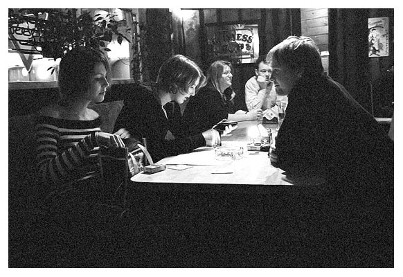 Das entz�ckende Fr�ulein Krautwurm und die nicht weniger sympathische Lena in der Blockh�tte. 2004.