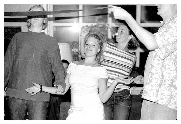 Mareike, Conny F, Anna O und Tobi in Runde Eins. 2002.