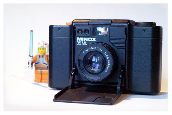So schmuck. Die Minox 35 ML. Und vor allem analog. 