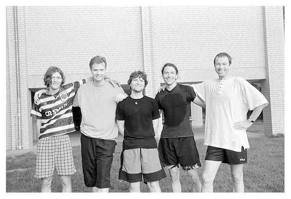 Arne, Totti, Larsen, Sven C. (dem sein Kunstschwei&szlig;spray explodiert ist) und Thomas. 2004.