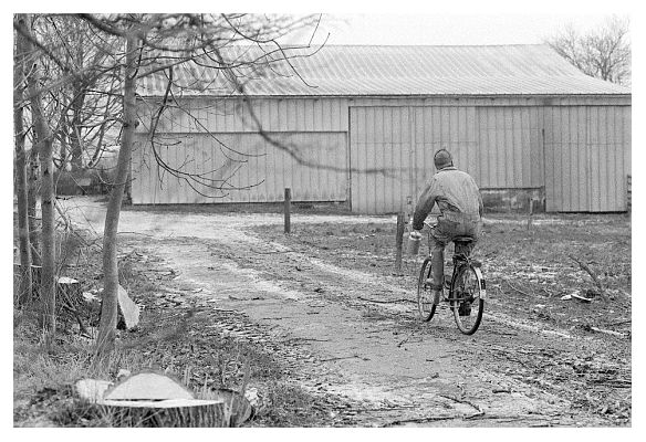 Unser Nachbar f&auml;hrt in die Leere. 2005.