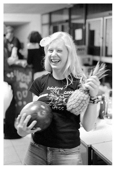 Reichs&auml;pfel waren gerade aus, da tat es auch eine Reichsmelone. 2004.