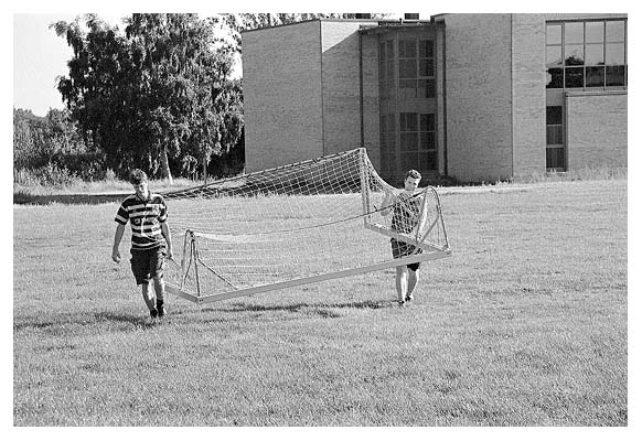 Arne und Larsen m&uuml;hen sich alleine ab. 2003.