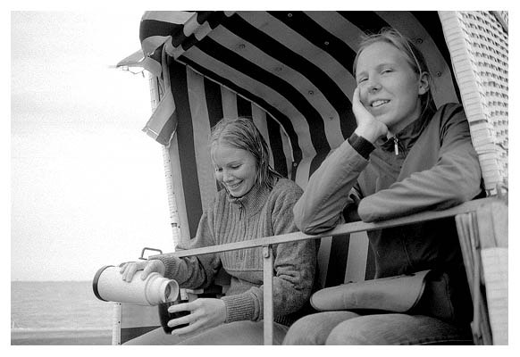 Stephie und Inga an einem der kälteren Tage 2002. 