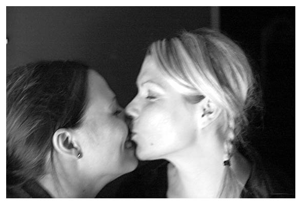 Stine und Katja im Club. 2005.