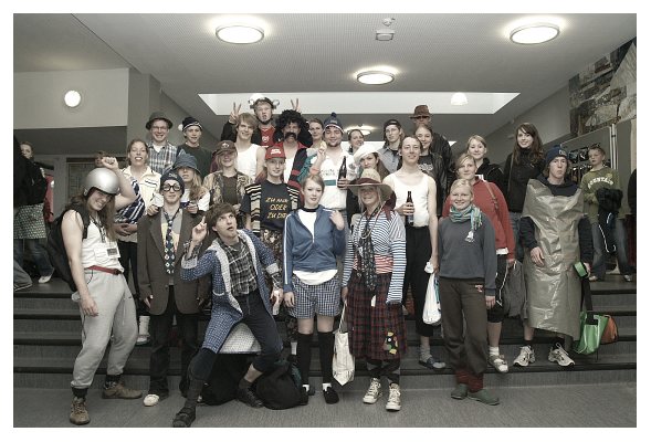 Gruppenbild in der Pausenhalle.
