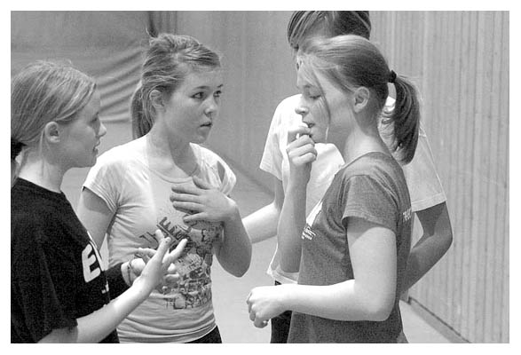 Die zweite von links.