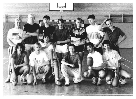 1990. Kleine Halle. Vor dem Spiel. 32 Zuschauer. Keine Urkunde nach dem Spiel. 