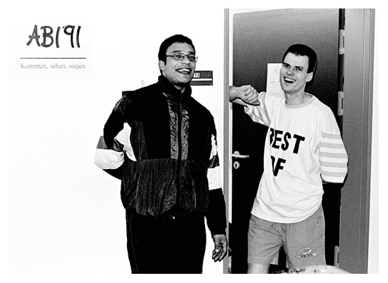 HPH-Cup 1999. 91 II siegt und Werner Heil und Jens Werth f&uuml;hren ein Fachgespr&auml;ch. 