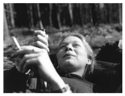 Yvonne im Wald. 1997.
